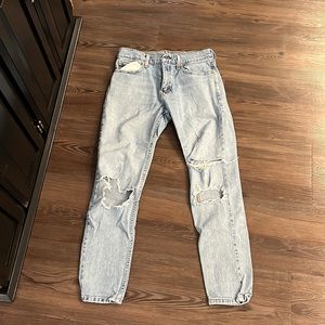 Men’s slim Levi’s with rips 29x30 , 512